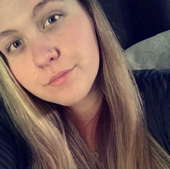 Meet your Posher, Hannah - Picture 1 of 1